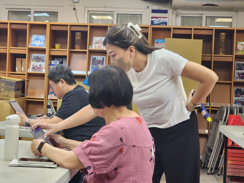 老師在椒阿姨怎麼做海報