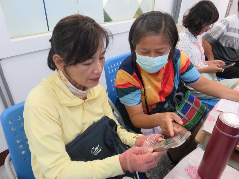 遇問題學員互相指導,能更記憶深刻及互相學習成長。