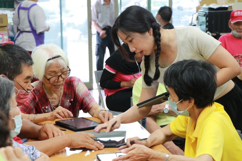 📣 學習，永遠不嫌晚；數位，也可以很溫暖！