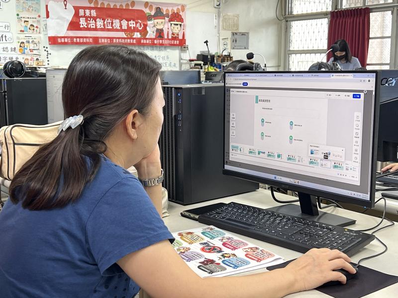 學員專注投入，細心調整AI生成的簡報內容與版面，力求呈現最佳效果。