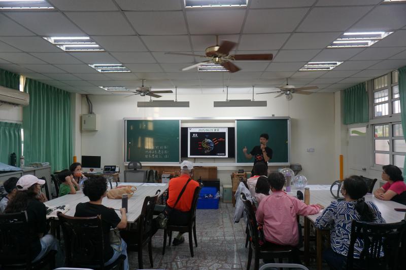 春季大三角、大角星、北斗七星、織女星、獅子座，滿天星空映入眼簾