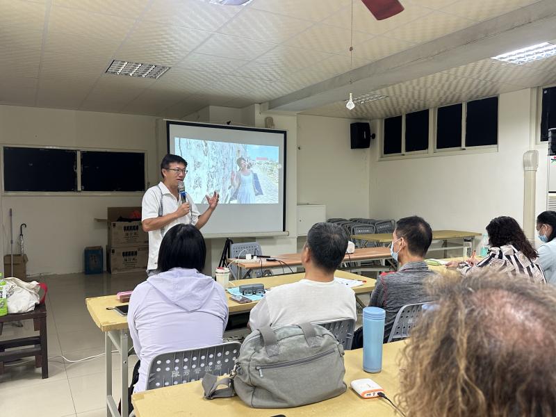 老師在說明ai應用