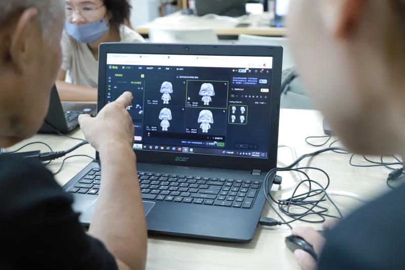 學員學習操作2D圖片轉化為3D模型