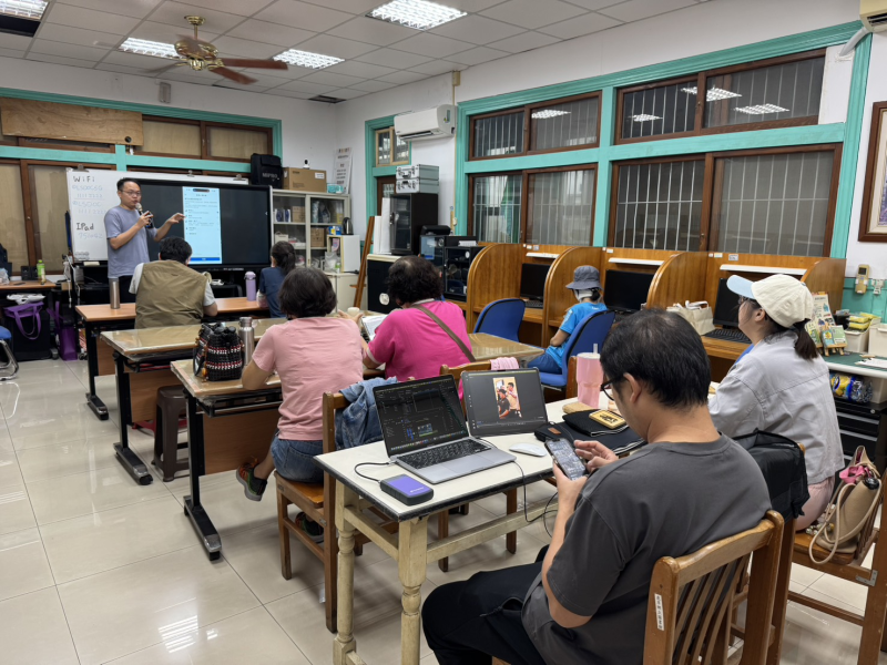 講師說明臉書與IG不同之處