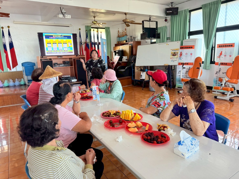 講師講解虛擬健保卡的申請與使用。