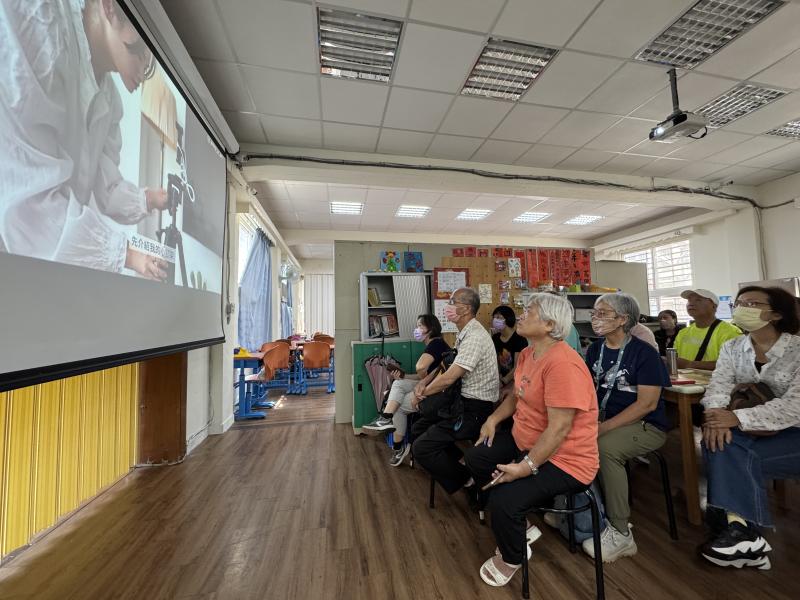 講師教大家如何設置手機九宮格等基本技巧