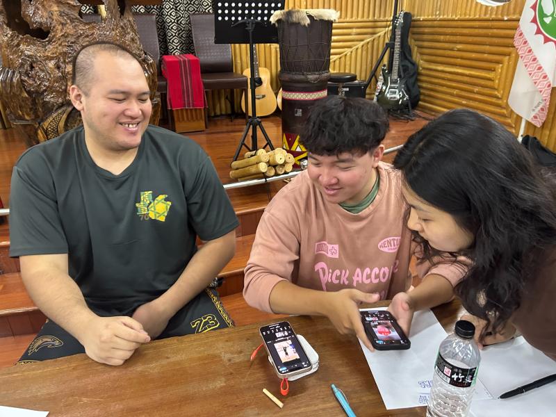 實作內容不僅貼近部落幹部的實務需求，也讓他們發現：「手機影像處理工具加上AI功能，可以讓我們製作更有水準的文宣，也能協助部落進行文化影像記錄。」