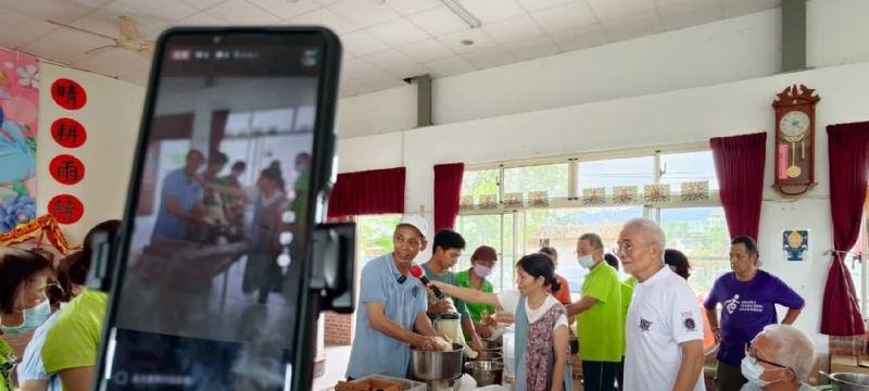 講師帶著學員開始玩直播趣!