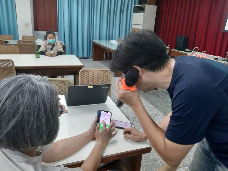 學員們實際操作講師教大家使用的軟體,跟講師分享使用上的心得及請教講師使用上遇到的問題點，並一起討論 自己最近遇到的詐騙案列。