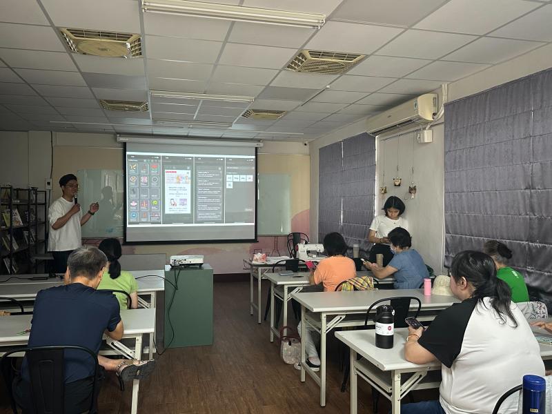 6月29日，花蓮市數位機會中心舉辦「電繡藝術創作」課程，由向浩軒老師帶領13位學員體驗結合科技與美感的電繡設計，學習從圖樣繪製到實際繡出個人風格的作品。