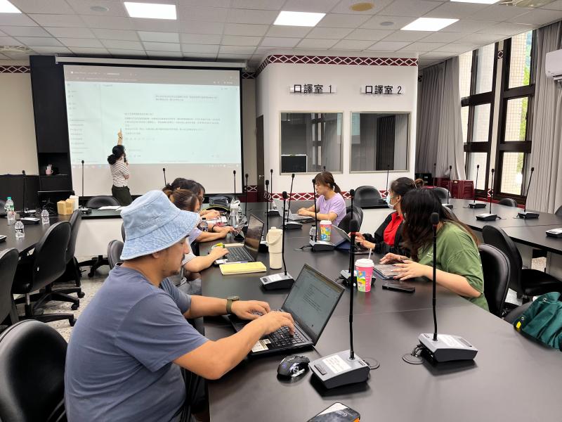 學習如何操作Chat GPT 撰寫文案，提升社群媒體文字的吸引力以及資料彙整等。