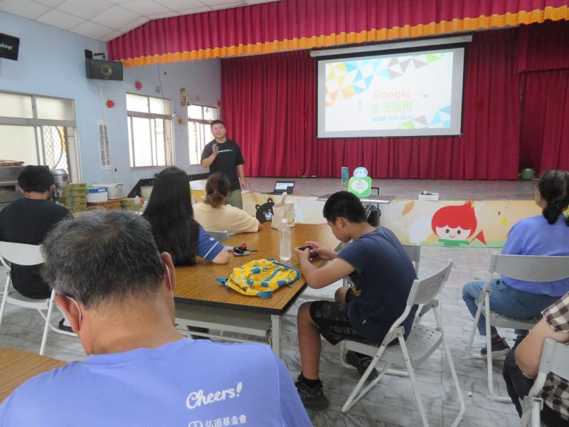 老師對新住民數位智能鏡頭在生活上的用運用