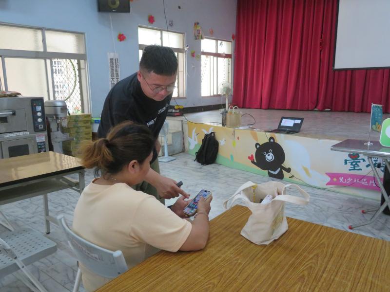 老師在直指導學員