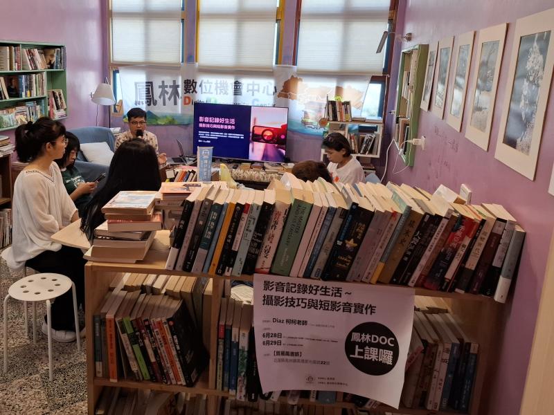 講師說明課程的進行方式與上課大綱