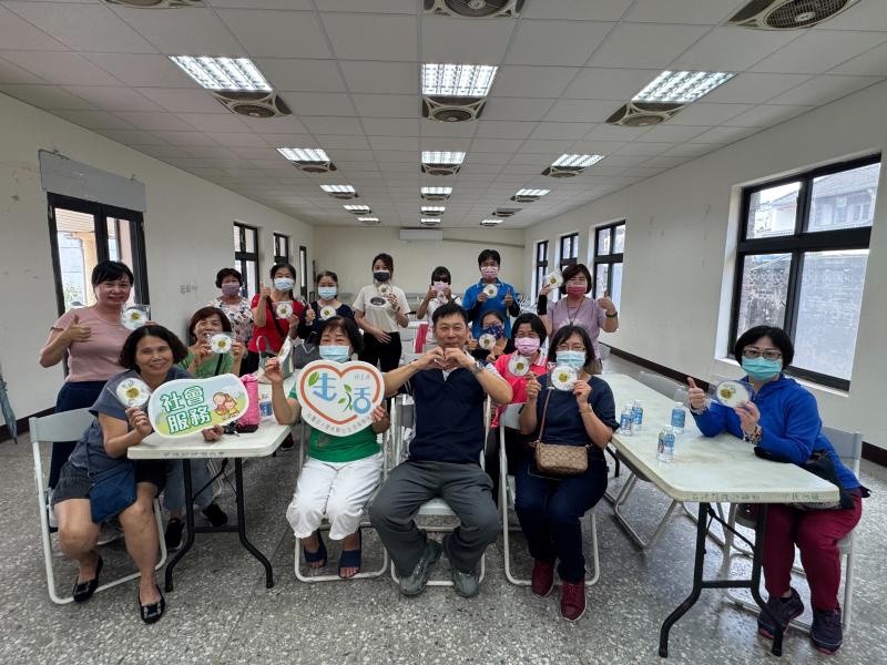 課後學員合影。