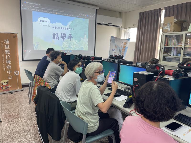 這不是一堂傳統電腦課,而是一場圖像創意與自我實現的冒險。從學習如何下載APP、操作AI圖像平台、挑選背景與文字風格,到最後能獨立完成作品,