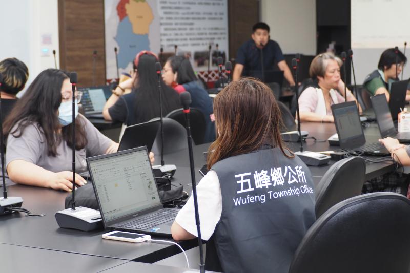 實際練習操作，熟悉步驟、記起快捷鍵、公式，讓複雜化的數據資料呈現出一目瞭然的檔案。