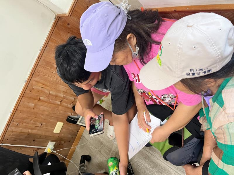 透過Google Lens 拍攝物品，快速查找相關資料，並且也能了解品牌資訊。