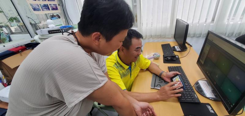 在這門課程以淺顯易懂的方式介紹了直播互動環節,還能即時提問與討論，這種形式讓學習變得更有臨場，感激發了學員對直播的興趣。