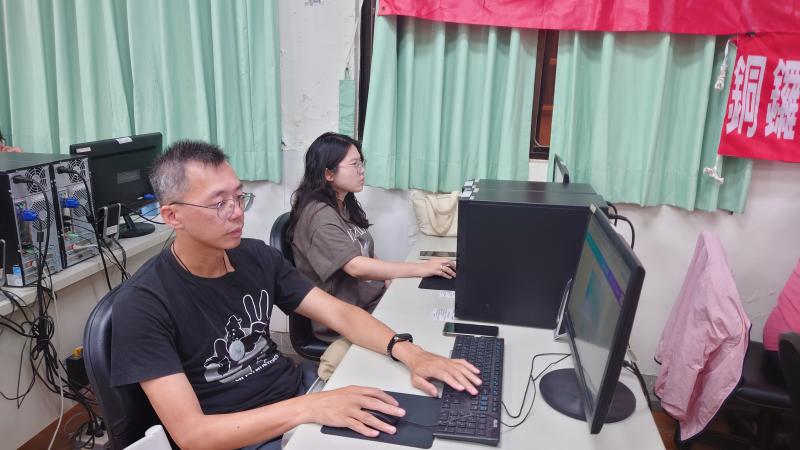 學員專注上課圖