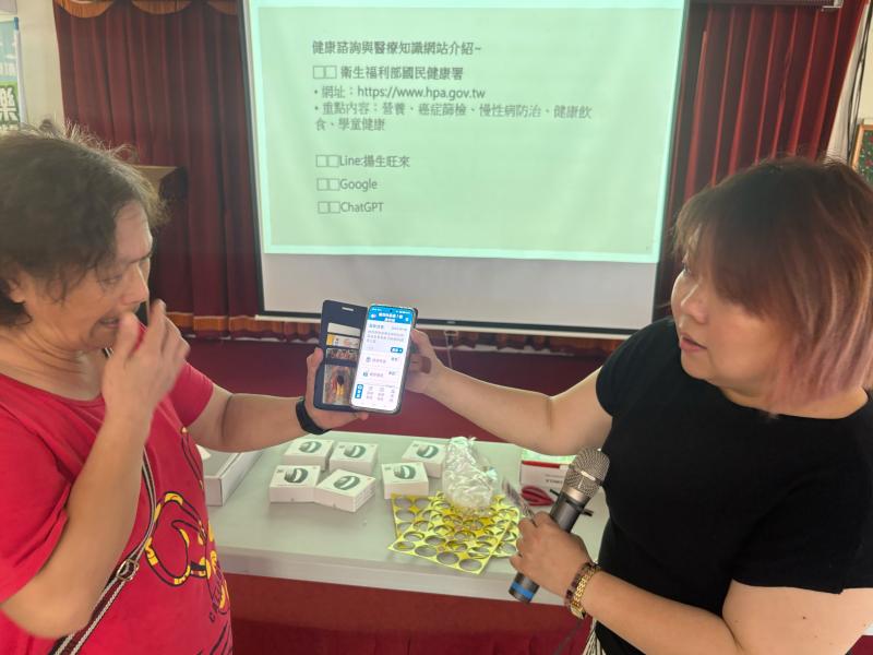 做了伸展操、呼吸運動，還教我們運動前後怎麼量血壓，看數字有沒有變化開始學會觀察自己的身體狀況