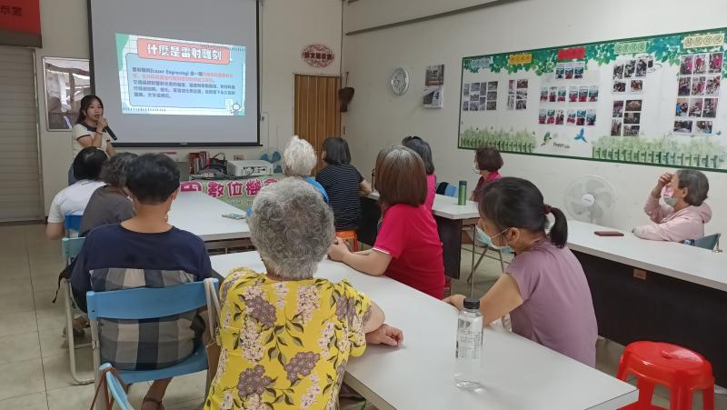 指導學員搜尋圖片或手繪設計，學習如何製作專屬雷雕圖形，打造個人風格的皮革吊飾