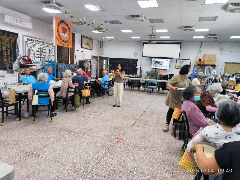 此次課程使用二手數位相機，讓長者可以感受不一樣的數位科技。