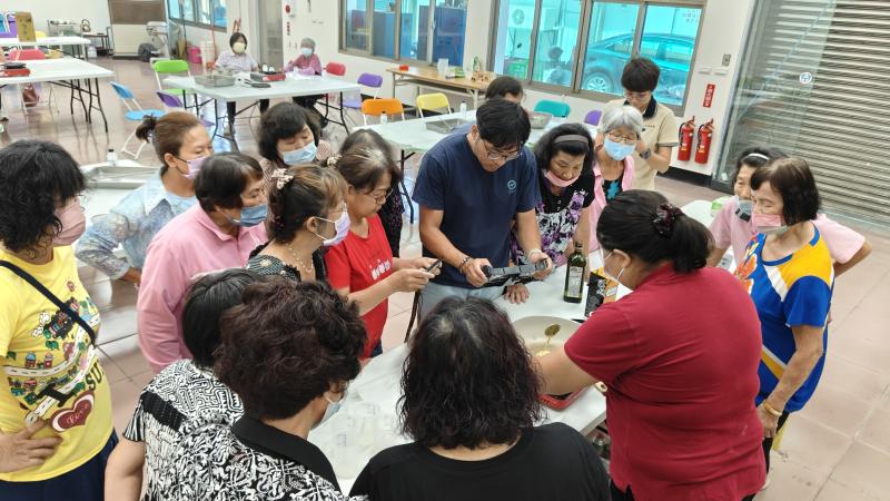 在農會綠色照顧家政班中實際拍攝