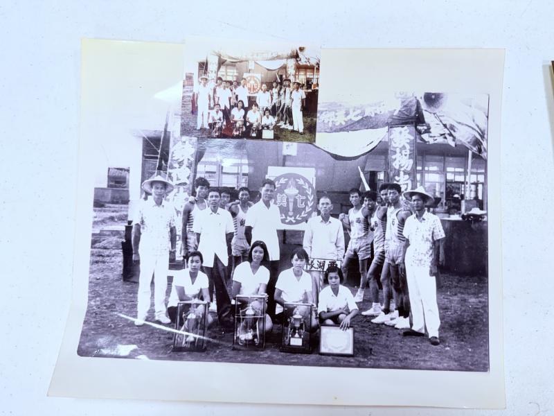 銀髮學員完成的作品與原圖，過去在七美參與運動會的回憶。