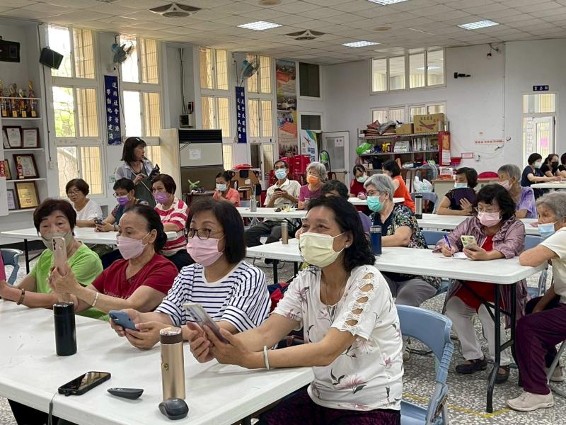 大家都很認真喔!