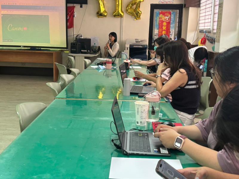 講師講解canva基礎功能