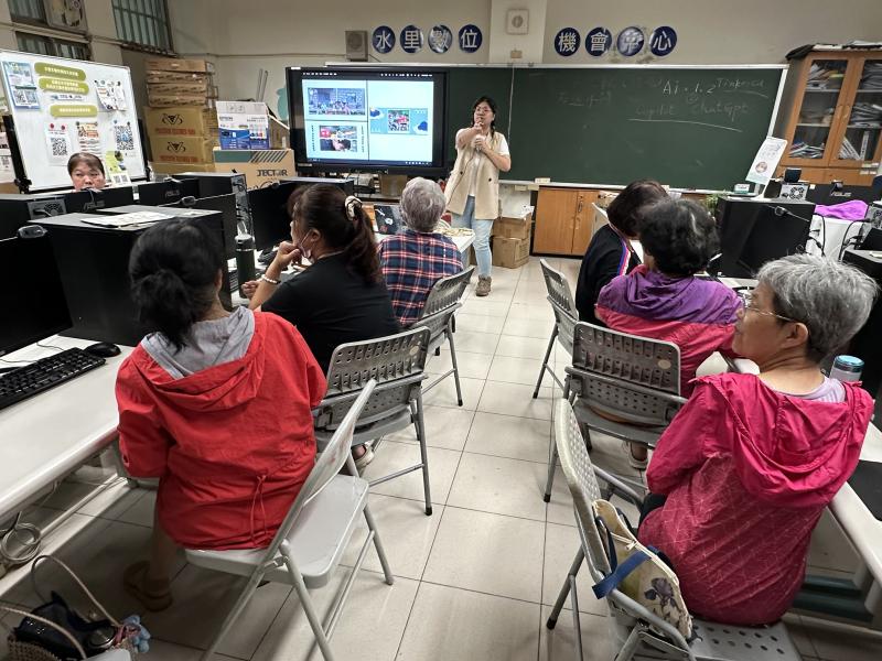 老師介紹熱轉印用途上課畫面