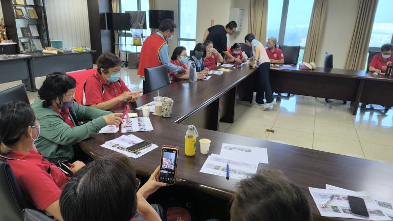 介紹使用的App，上課的主題與操作