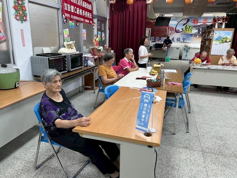 學員認真聆聽講師上課內容