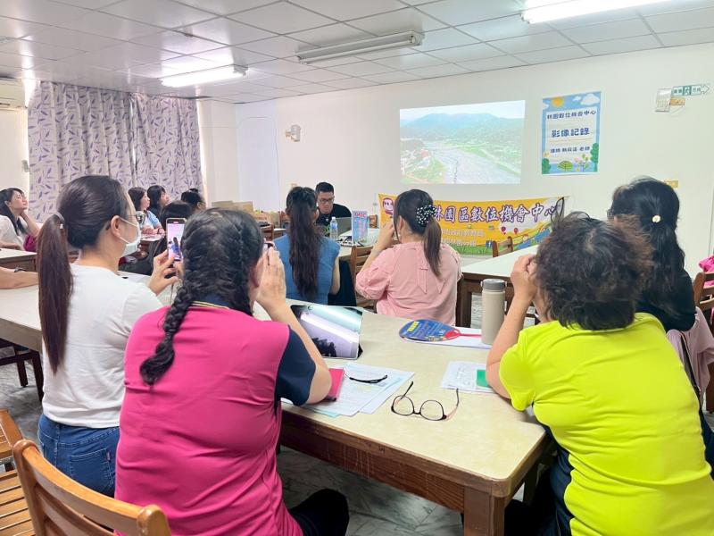 林園DOC帶領魔法屋新住民學員們一起走進影像的世界。