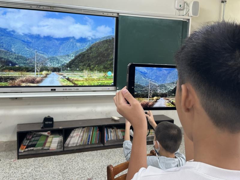 講師以圖面指導構圖方式