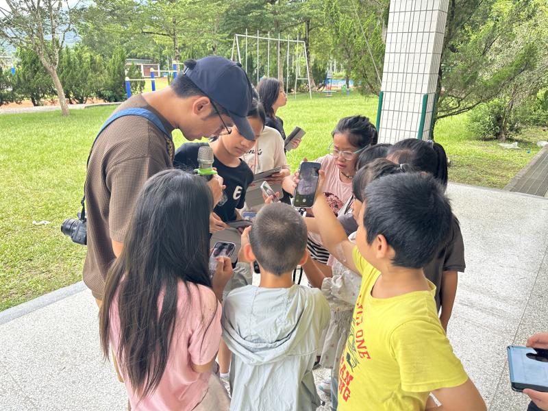 學員外出取景拍攝