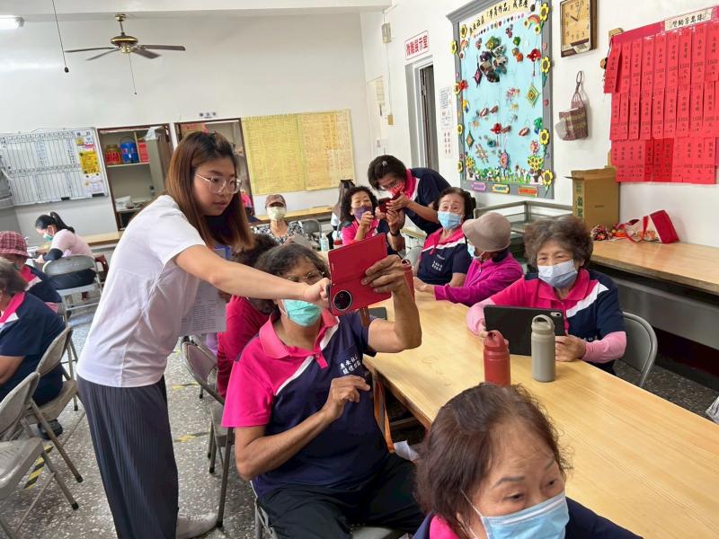 掃QR COLD  與講師玩搶答遊戲