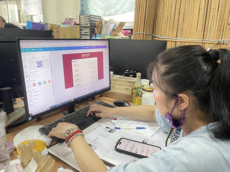 學員練習AI自動排序商品的製作與發佈