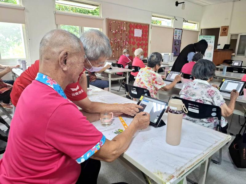 長輩們互相協助