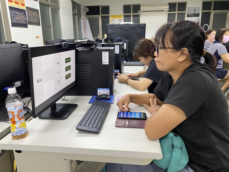 拍照的基本概念說明，針對主題作構圖，光圈和對焦說明解釋。