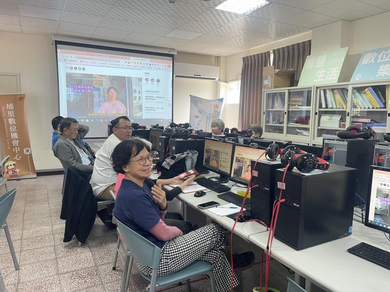 從一開始對鏡頭感到害羞,到現在可以自己構思腳本、拍攝畫面,甚至上字幕,大家臉上都帶著滿滿的成就感。