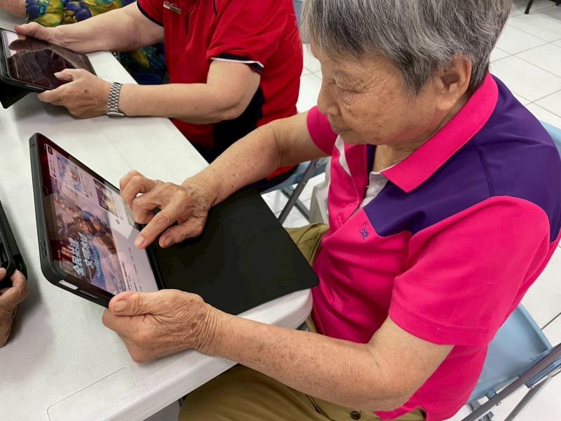 學員說:回家可以邊看邊運動~很棒