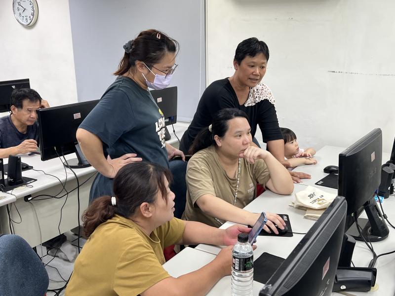 老師與學員互動學習