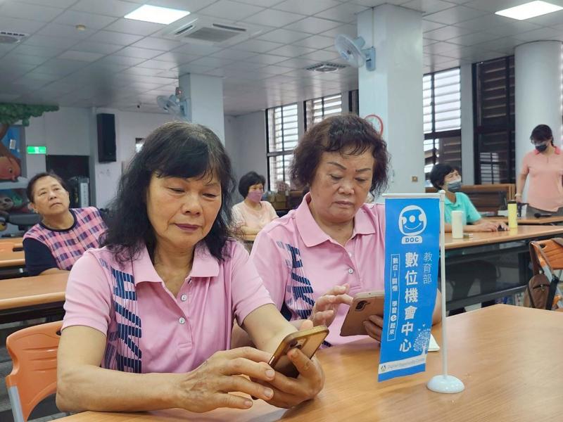 學員在台下努力學習