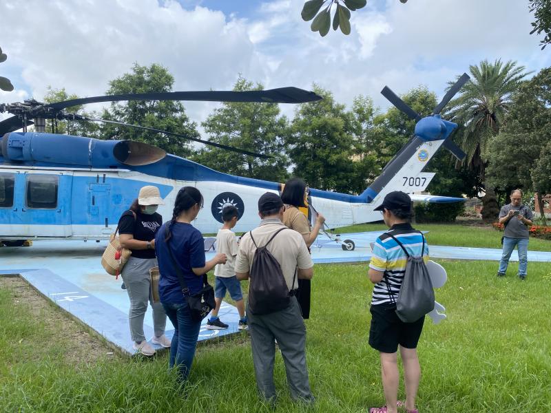 這一站闖關題目太專業了, 講師教大家以點搜圖