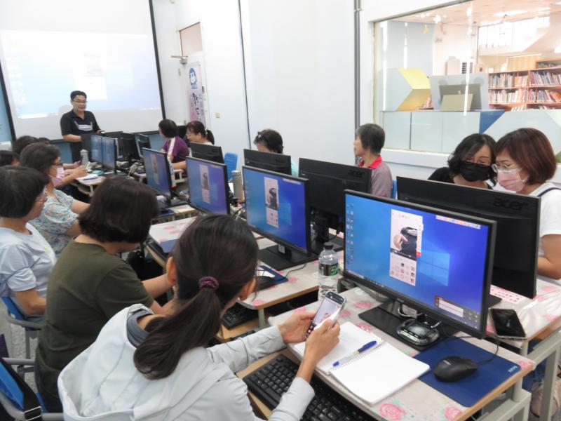 講師分享趣味貼圖軟體