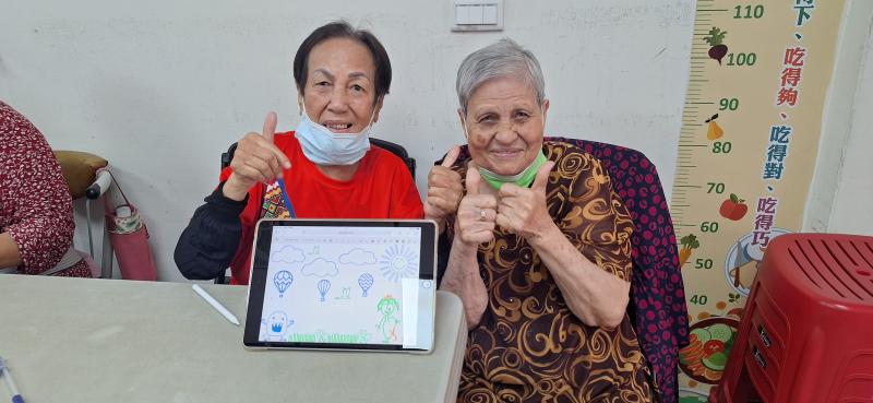 長輩體驗作品合影