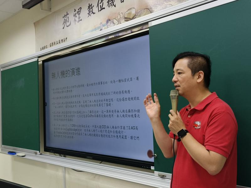 「程控無人機任我行」課程由經驗豐富的羅健霖老師主講，老師幽默風趣，與學員互動良好