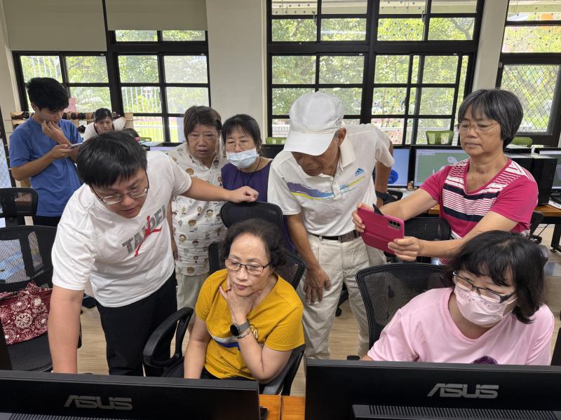 個別指導學員繪圖操作